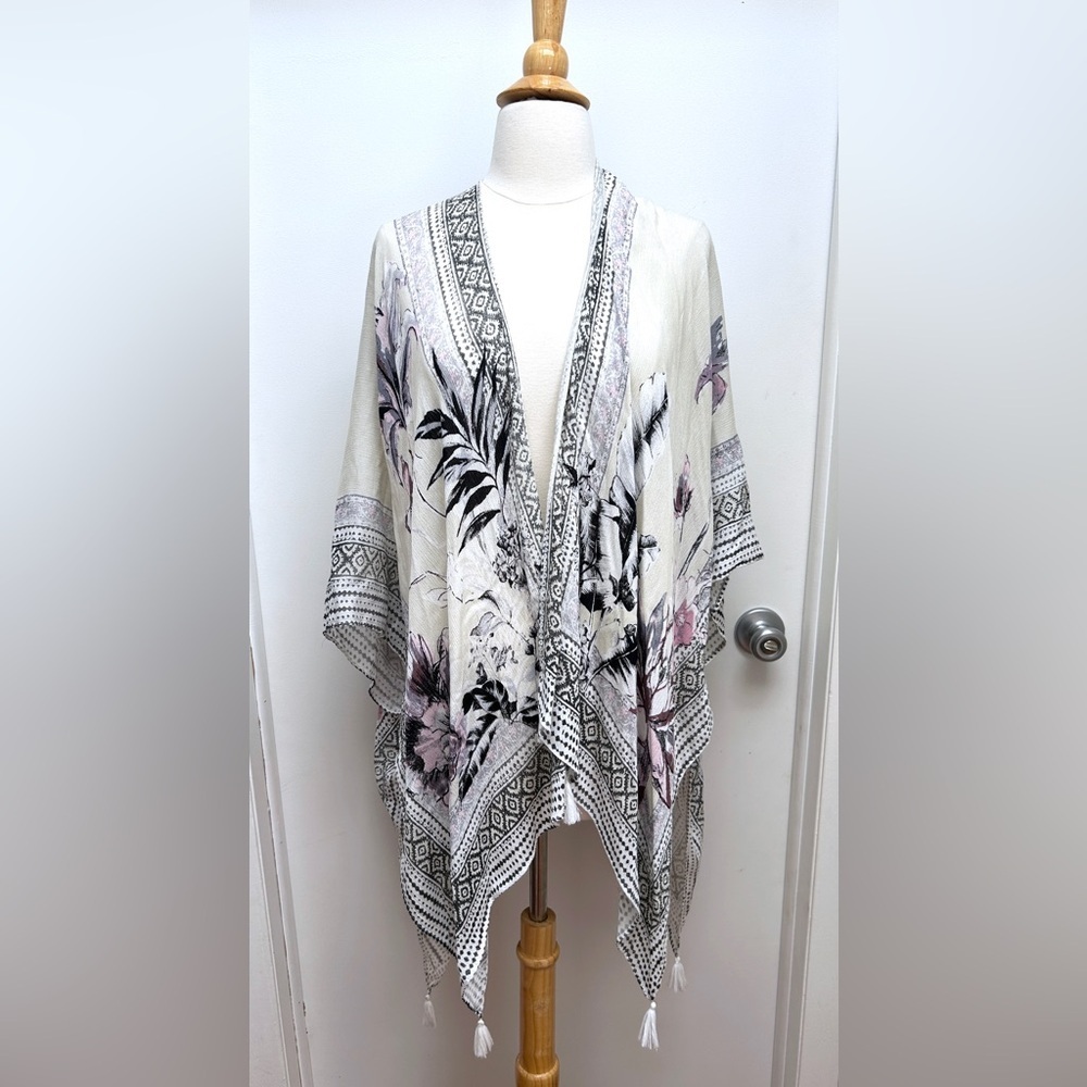 Vince Camuto NWT Boho Floral Print Kimono Tassel Open Cardigan Wrap OS
